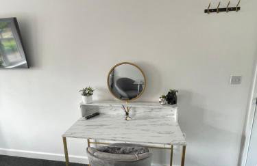 Large Stylish 2 Bedroom Apartment Stevenage Sleep 6 - Foto 28