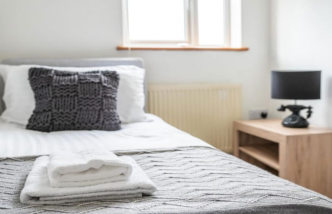 Queens Townhouse - 3 Bedrooms - Pets - Parking - Foto 13