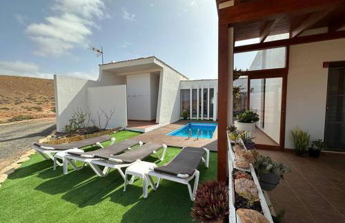 Private villa with pool in the mountains - Photo 4