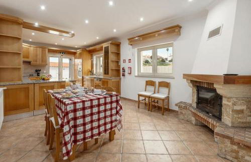 Casa das Grutas - Spacious villa with private parking - Photo 30