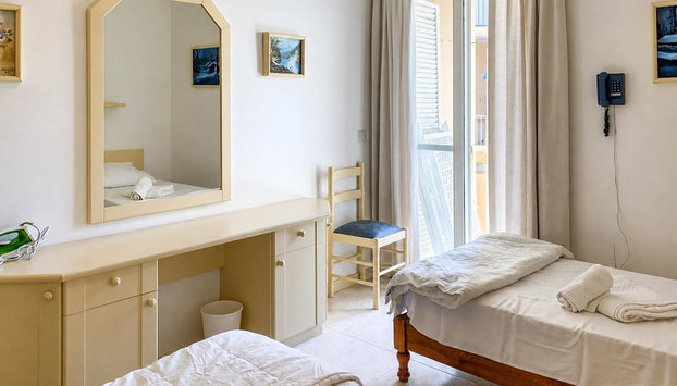Seafront apartment in Gozo, Marsalforn - Photo 2, Room