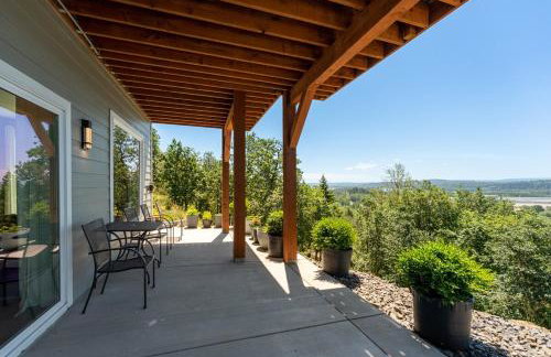 River & Garden View Suite of Kalama Oaks Lodge - Photo 10
