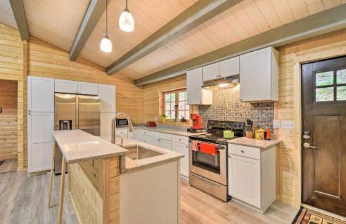 Pet-Friendly Otto Mountain Cabin with Fireplace! - Foto 11