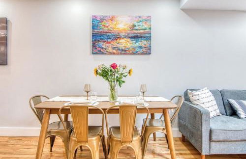 Pent House on Bruckner New Luxe 2BR 2BA King Bed Fast Wi-Fi 15 Mins to Times Square - Foto 9