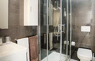Stylish Apartment near Siena I Private Parking & Air Con & WiFi - Photo 4