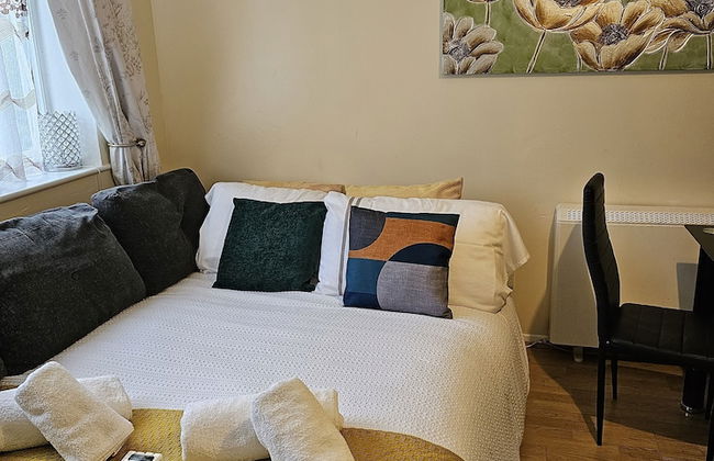 Inviting 1-bed Apartment in London, Near Hotsput - Foto 3