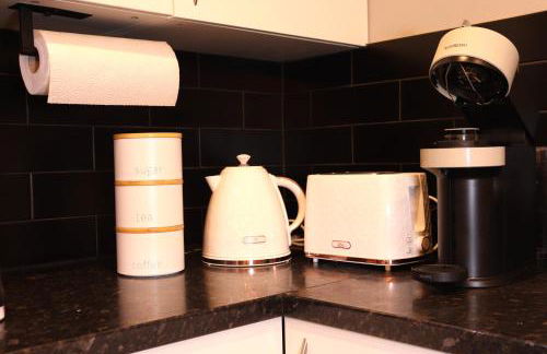 Heathrow Modern House with Parking & Fast WiFi - Foto 56