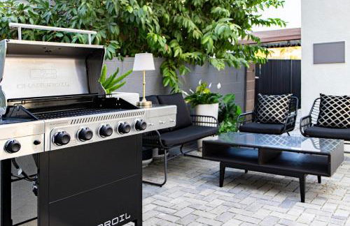 Grand 4-Bedroom - Brand New - Free parking and Patio - Photo 1