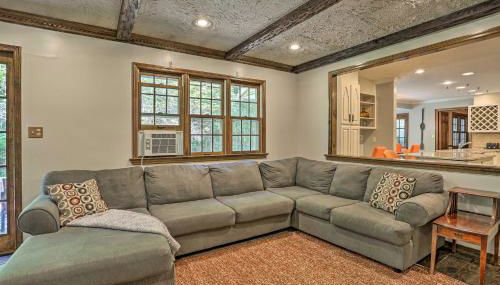 Charming Saylorsburg Retreat with Game Room and Patio! - Foto 2