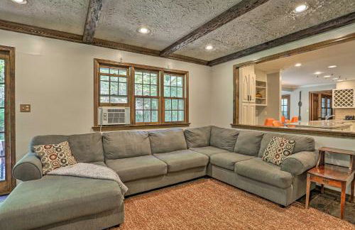 Charming Saylorsburg Retreat with Game Room and Patio! - Foto 2