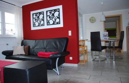 FERIENHOF KATZENMAIER, Bauernhof- und Familienurlaub am BODENSEE, großzügig wohnen, MESSENAH und teils BARRIEREFREI, Spielangebot für drinnen und draußen, Parkplatz am Haus, gute ÖPNV-Anbindung - Foto 3