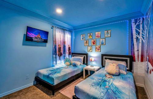 Spacious 7BR Retreat w Pool Game Room - Foto 1