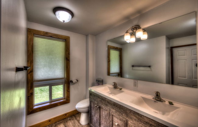 Spacious 8 bdrm Blue Mountain Cottage, Perfect for Large Groups, Private Beach, BBQ, Hot Tub, Sauna - Foto 12