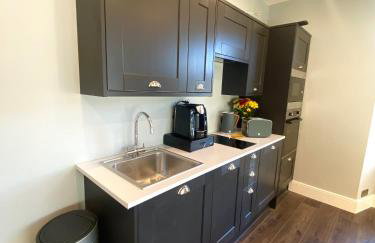 3 West End Boutique Apartment - Photo 14