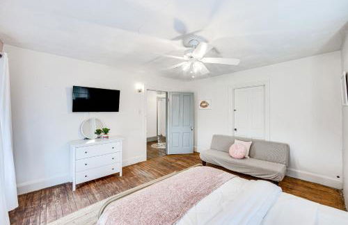 Pet and Family Friendly! Home with Fenced Yard and Deck - Foto 18