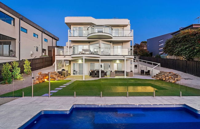 Clifftop Family Retreat With Views Pool - Foto 1