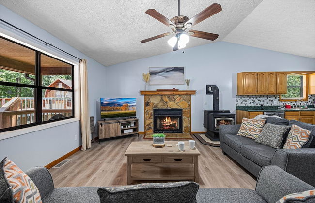 Andy Woods Lodge - 4 Bedrooms, 1.5 Baths, Sleeps 8 4 Home by RedAwning - Foto 12