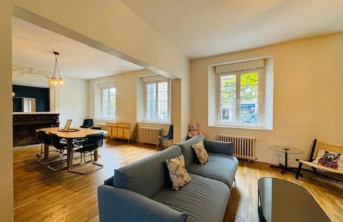 Stunning 230m with garden in the city center - Photo 1