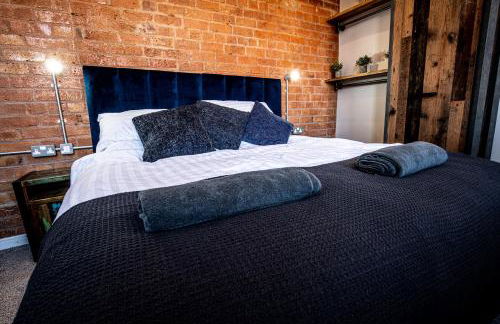 DJH Homes - Luxurious and chic 3BR Grade II Industrial House with log burner and electric blinds - JQ, Birmingham City - Foto 32