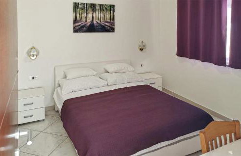 Awesome Apartment In Rtina With Kitchen - Foto 4