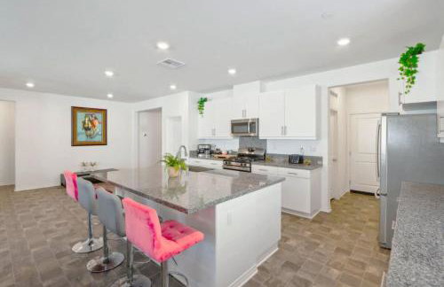 Entire Private Home with 4 Bedrooms 2 Bathrooms, Mountain Edge, New House, Ranch, Gated Yard, Available Now - Foto 23