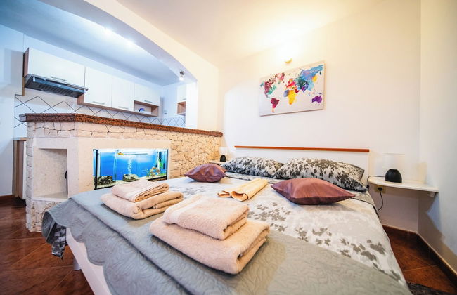 M & J Central Suites - Photo 18