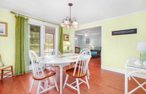 Cozy cottage w creekside fire pit & patio - Foto 12