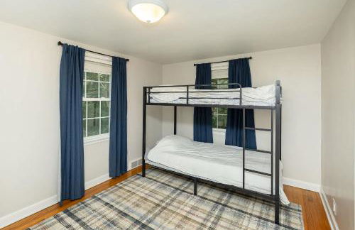 4BR-3BA Charming Family-Sized in Ames - Foto 17