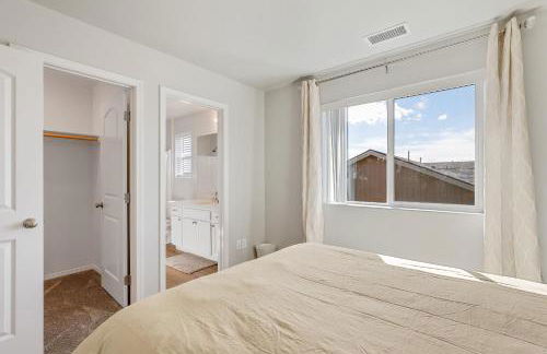 Beautiful Newly Built Home with Central AC - Foto 26