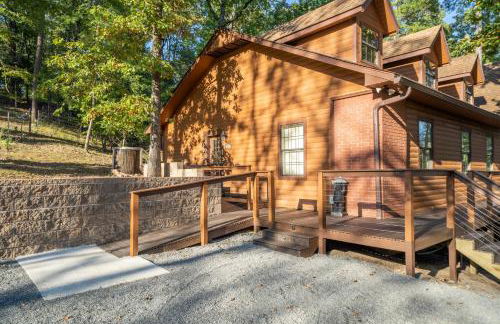 Luxury Rock Creek Cabin w Deck by Lake Hamilton - Foto 33