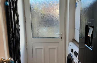 City Stay with Jacuzzi Gym Free Parking 2 Spaces - Photo 14