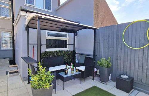 Stunning, clean, free parking home, ideal long stays - Foto 11