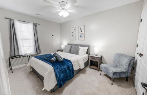 Luxury 3BR3BA TWO KING BEDS Fast WiFi, Free Parking, 5mins-Liberty University & Airport LYH great for Families, Business Travel or Weddings guest - Foto 4