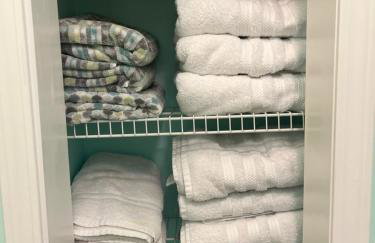 Beach access close to Walmart, Bowling,skating and Game room - Photo 41