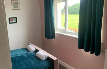 The Snug, ideal for sporting events and city breaks, hidden nook in the Heart of Newcastle, with parking, Wifi, Smart Tv, close to all local travel links - Foto 23