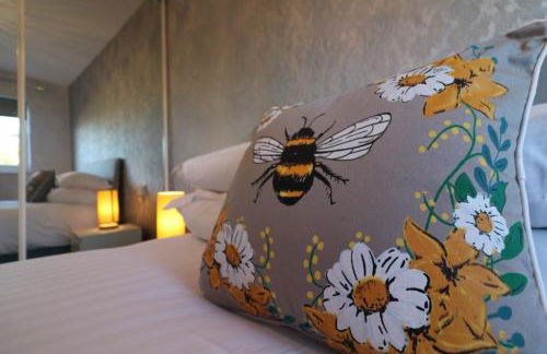 Signature - Chapelhall House - Photo 8