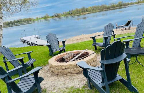 Lake Escape with paddle boards, fire pit & game room - Foto 16