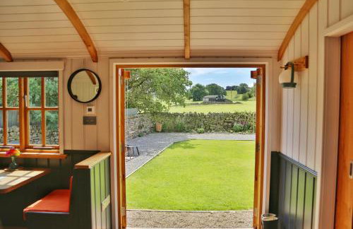 FLORA Luxury Retreat, Private Garden, Views & Hot Tub - Photo 16