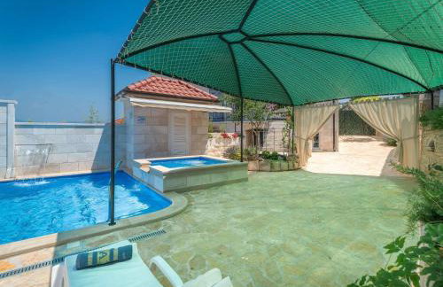 Holiday home krika -Three Bedroom Home with heated Pool and Jacuzzi - Foto 4