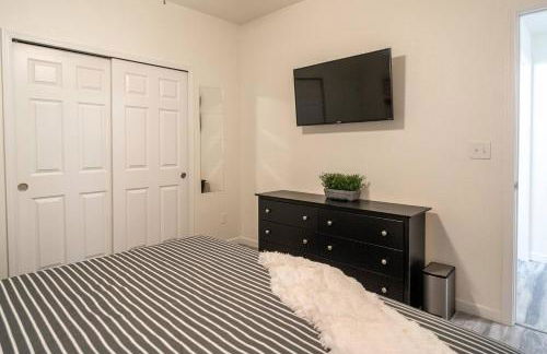 Stylish Luxury Suite: Hot Tub, Mini Golf, MT-Views - Apartment - Foto 15