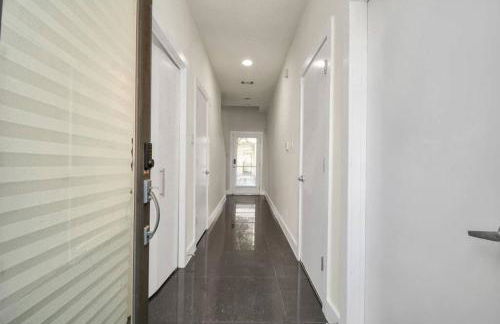 3BR/3.5BA Three Story East Downtown TownHouse with view - Photo 18