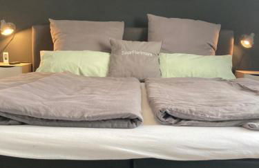 Living at Saarpartments -AdultsOnly- 2 Bedrooms, Kitchen - Business & Holiday Apartments for Long- and Short term Stay, 3 min to Train Station, Secure E-Bike Parking! - Foto 8