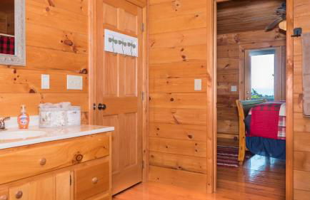 Red Apple Mountaintop cabin hot tub, WiFi, Pet friendly, Fireplace, pit, BEST VIEWS - Foto 26