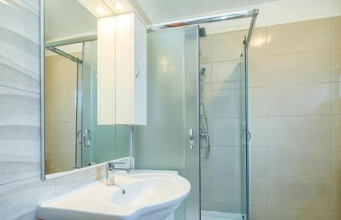 10 Bedroom Beautiful Home In Kucice - Foto 55