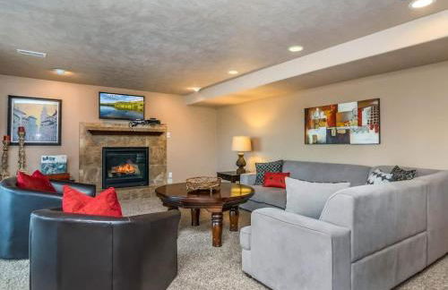 Wasatch Retreat in Draper with Mtn Views Theater and Hot Tub - Foto 38