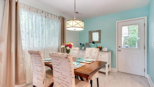 Cozy Goose Creek Escape with Patio and Grill - Foto 2