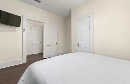 Modern Gem 2 Homes Rental Sleeps 10 - Foto 18