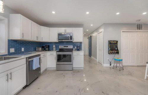 Lakefront Gem Cozy Stay w Dock Sunset Views - Foto 7