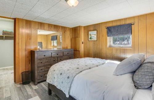 Woodsy Cabin Retreat about 4 Mi to Crescent Lake! - Foto 11