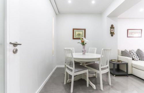 Vita Portucale ! Moscavide Casa Branca w/ Terrace - Photo 10